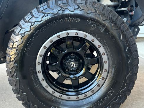 Used 2013 Jeep Wrangler Unlimited Sahara w/ Connectivity Group image 11