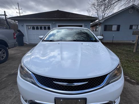 Used 2016 Chrysler 200 C image 4