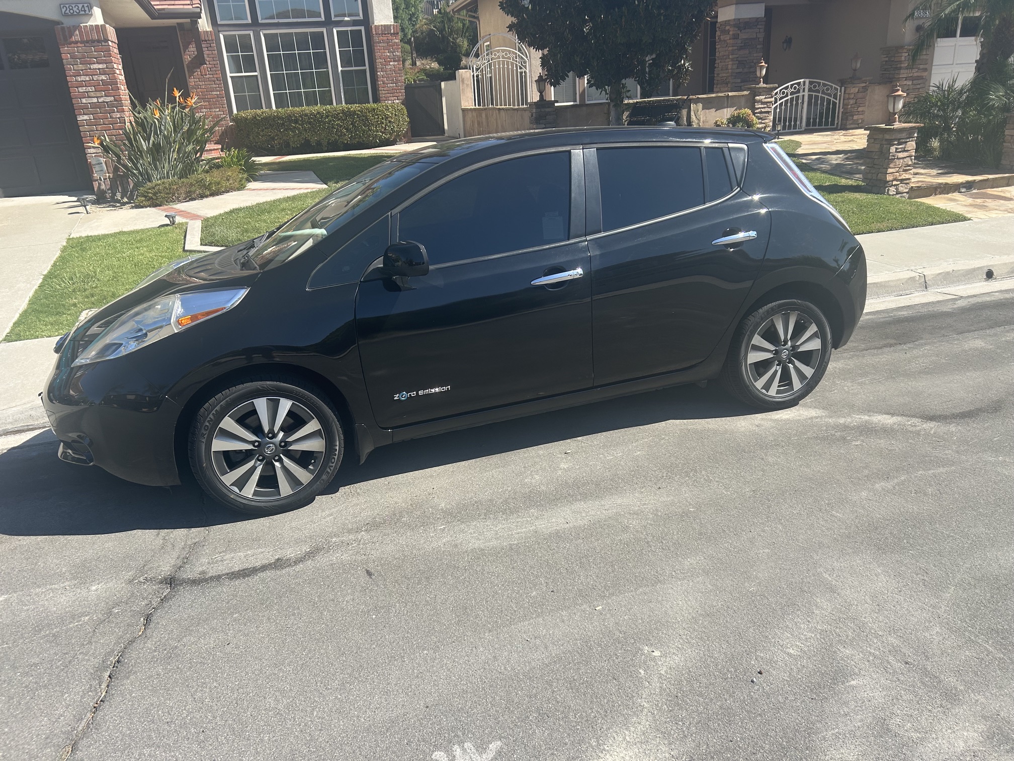 Used 2017 Nissan Leaf SL w/ Premium Package FWD image 6