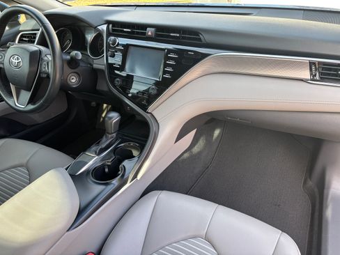 Used 2018 Toyota Camry SE image 8