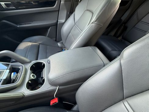 Used 2021 Porsche Cayenne Sport Utility 4D image 21