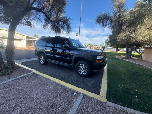 Used 2004 Chevrolet Tahoe Z71 w/ Z71 Preferred Equipment Group AWD/4WD image 4