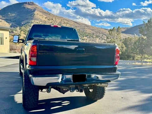 Used 2006 Chevrolet Silverado 2500 LT w/ Heavy-Duty Power Package image 5