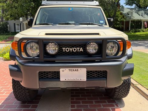 Used 2010 Toyota FJ Cruiser 4WD image 6