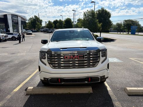 Used 2023 GMC Sierra 1500 Denali w/ Denali Reserve Package AWD/4WD image 2