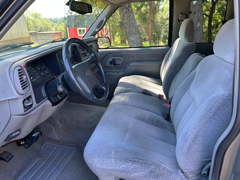 Used 1998 Chevrolet Silverado 2500 2WD Extended Cab w/ Preferred Equipment Group 2 image 10