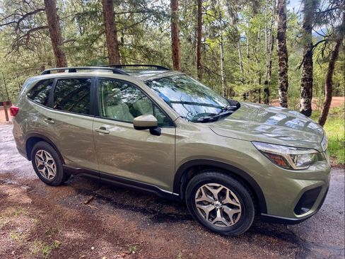 Used 2019 Subaru Forester Premium AWD/4WD image 2