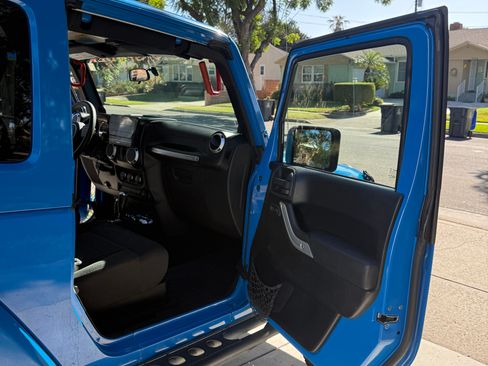 Used 2012 Jeep Wrangler Rubicon w/ PWR Convenience Group AWD/4WD image 6
