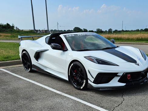 Used 2021 Chevrolet Corvette Stingray Premium Cpe w/ Z51 Performance Package image 2