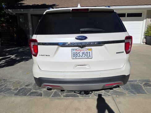 Used 2017 Ford Explorer Limited w/ Equipment Group 301A image 7