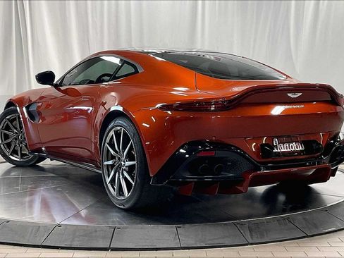 Used 2019 Aston Martin V8 Vantage Coupe 2D image 24