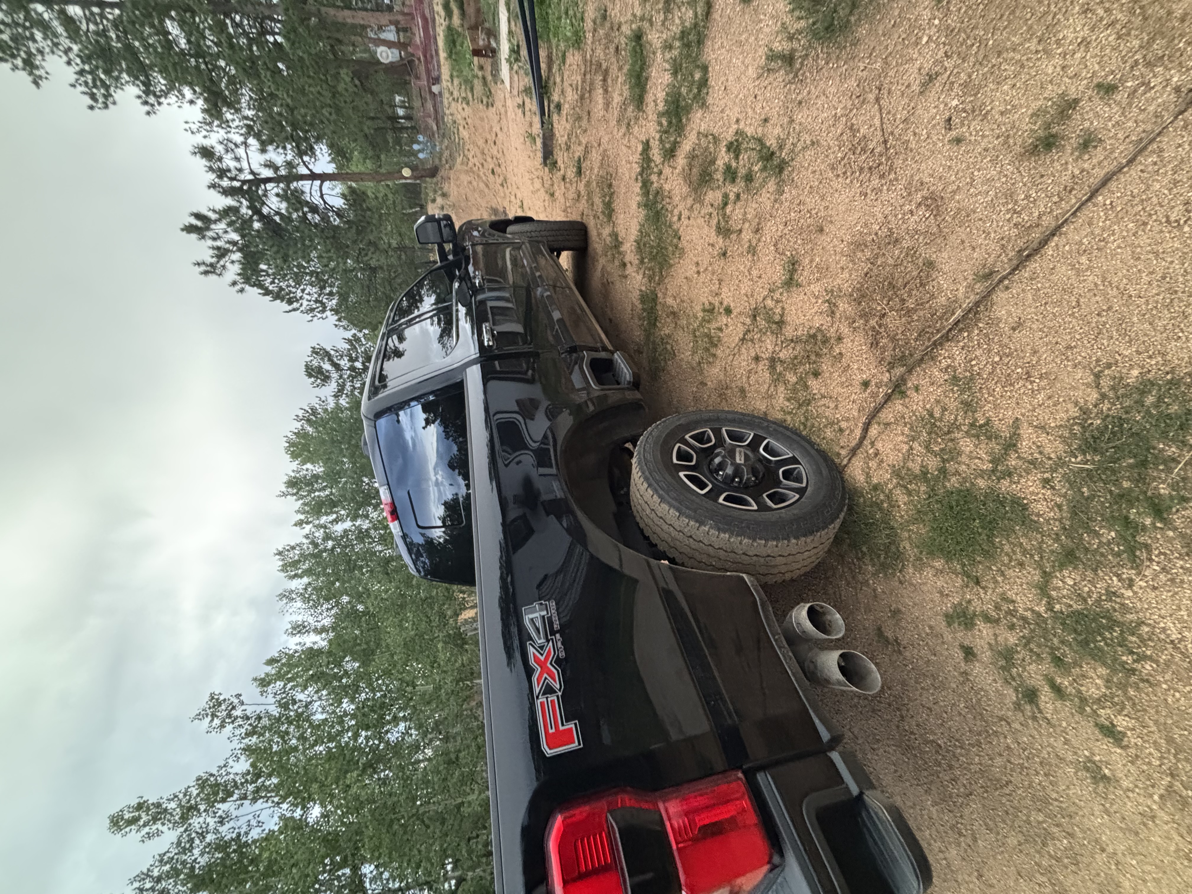 Used 2024 Ford F350 Platinum w/ FX4 Off-Road Package AWD/4WD image 9