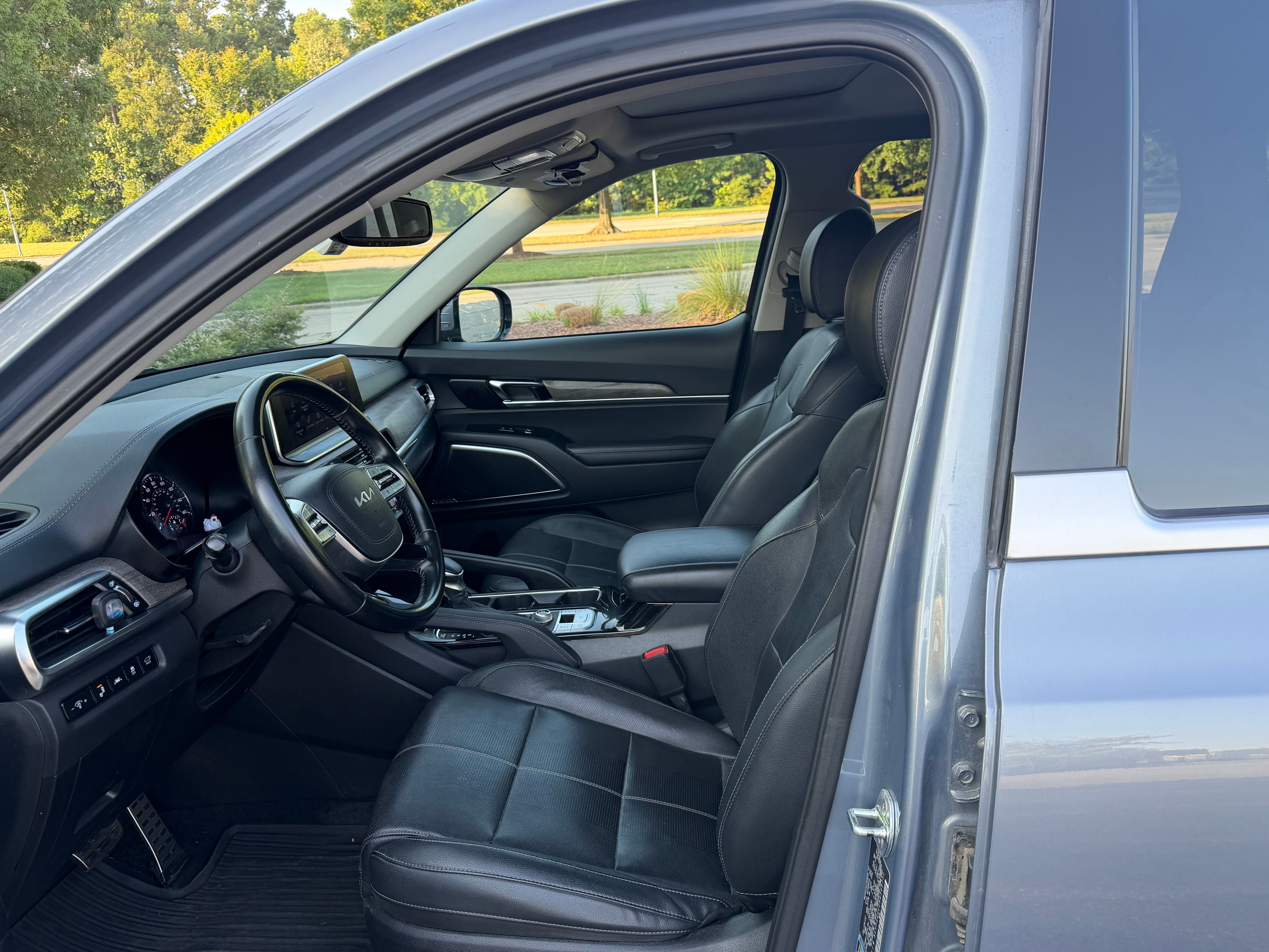 Used 2022 Kia Telluride SX w/ Towing Package FWD image 12