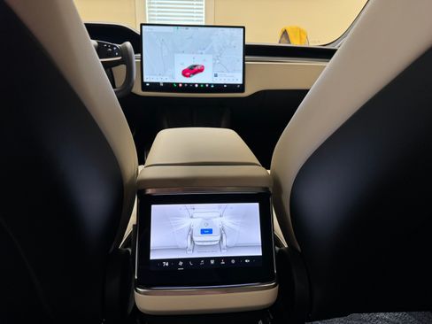 Used 2021 Tesla Model S Plaid image 14