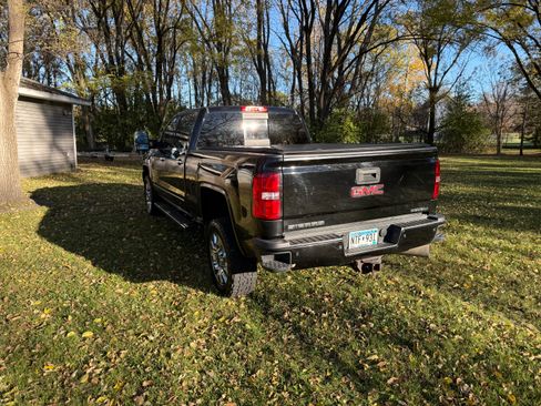 Used 2016 GMC Sierra 2500 Denali w/ Duramax Plus Package image 4
