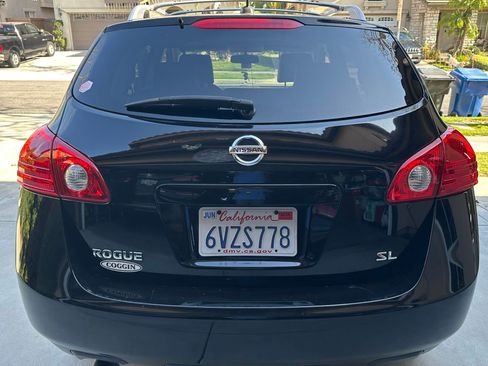 Used 2010 Nissan Rogue SL w/ Leather Pkg image 2