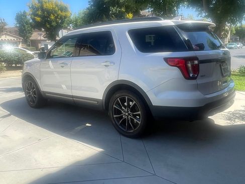 Used 2017 Ford Explorer XLT w/ Equipment Group 202A image 4