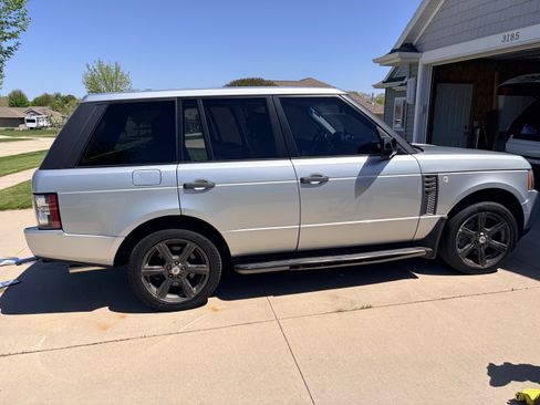 Used 2011 Land Rover Range Rover Supercharged AWD/4WD image 4