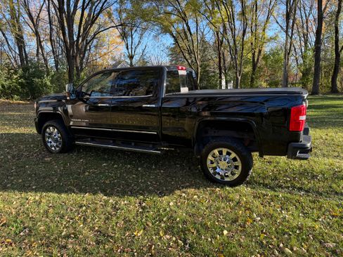 Used 2016 GMC Sierra 2500 Denali w/ Duramax Plus Package image 2
