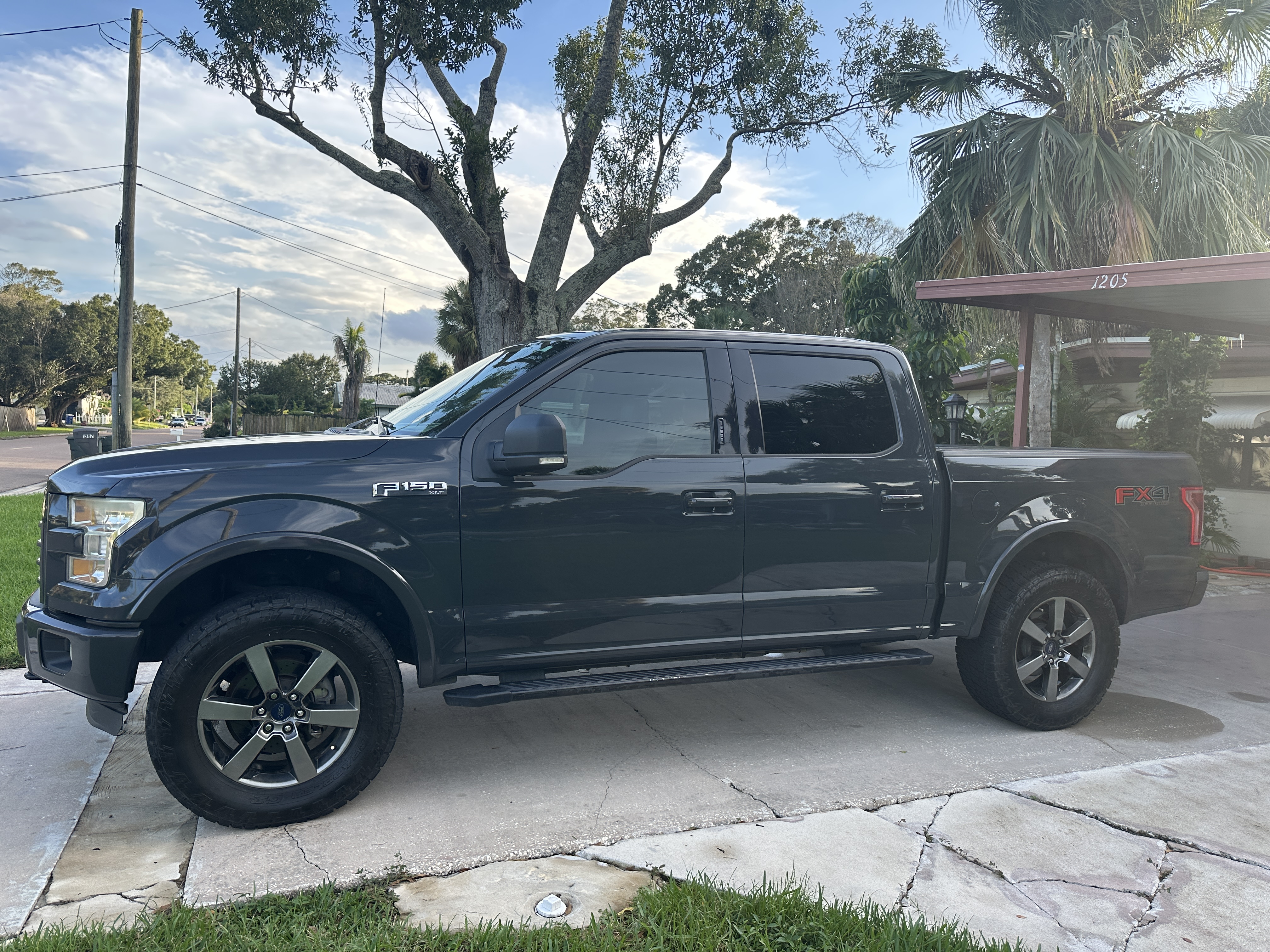 Used 2016 Ford F150 XLT w/ Equipment Group 302A Luxury AWD/4WD image 4