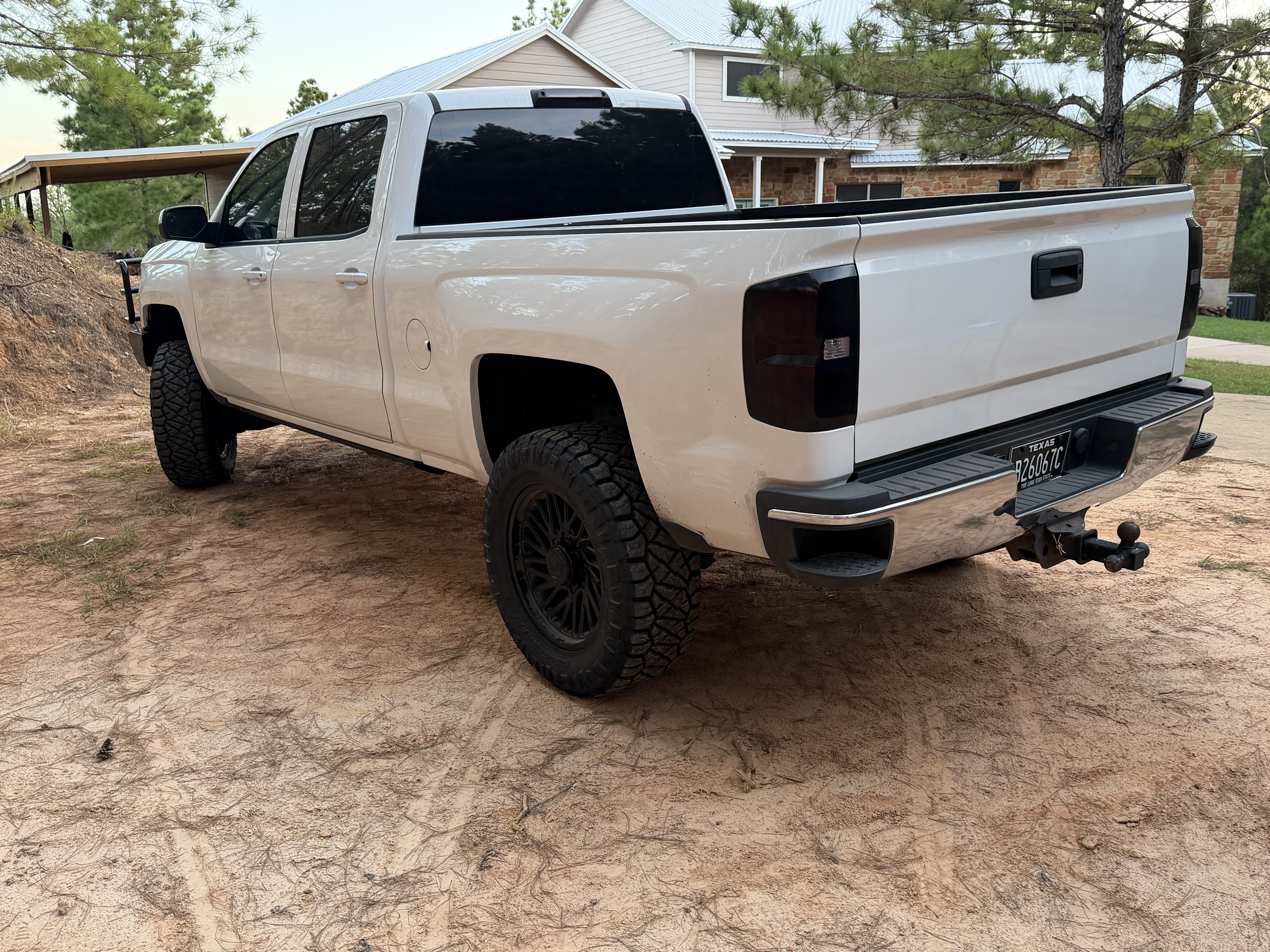 Used 2015 Chevrolet Silverado 2500 LT AWD/4WD image 4