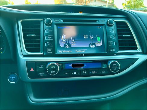 Used 2015 Toyota Highlander Limited image 16