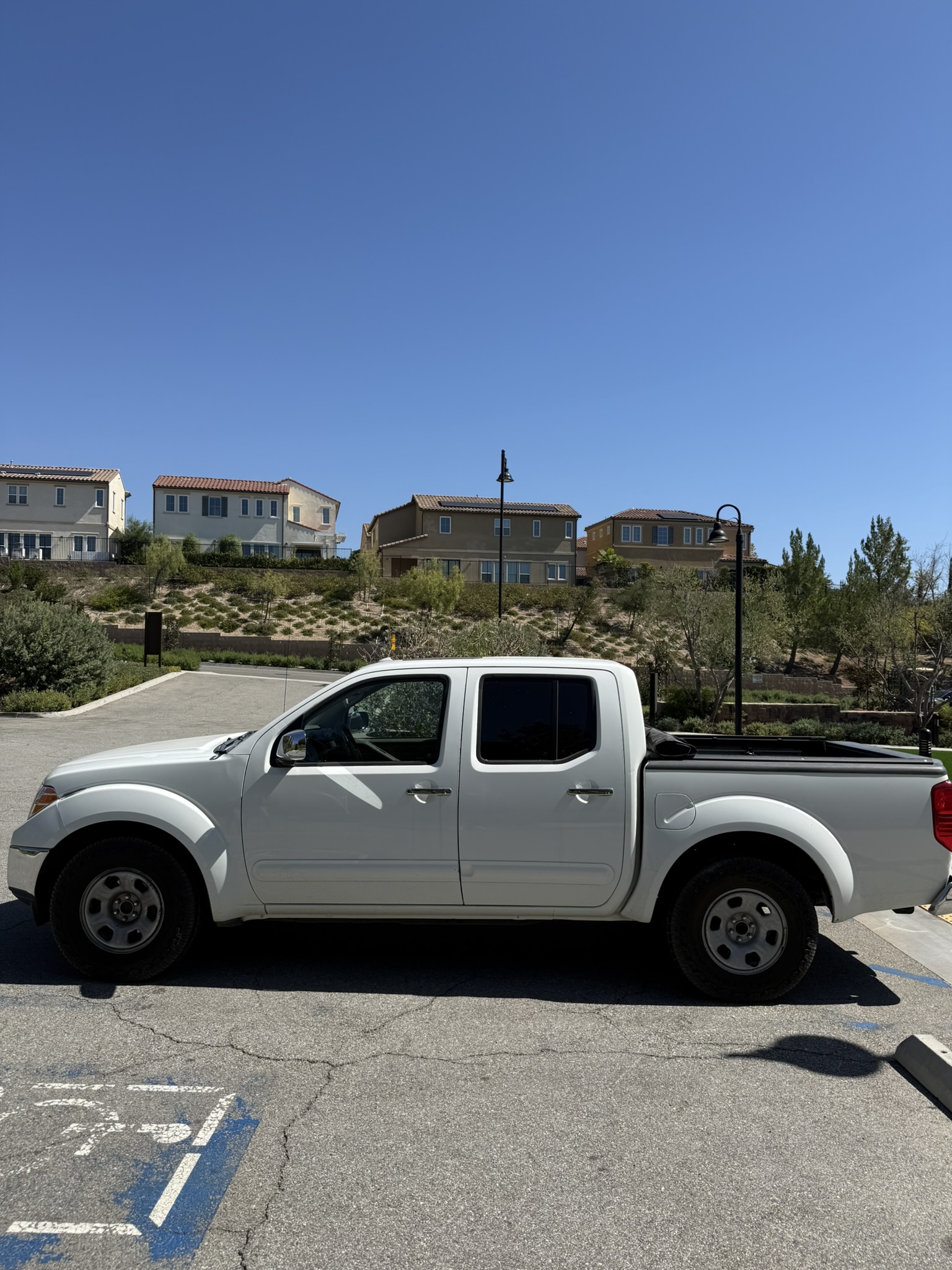 Used 2017 Nissan Frontier SL w/ Moonroof Package RWD image 6