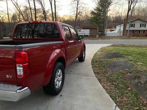 Used 2012 Nissan Frontier SV image 5