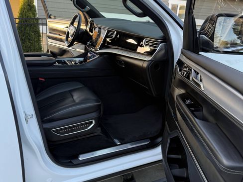 Used 2023 Jeep Grand Wagoneer L Series II w/ Premium Group II image 24