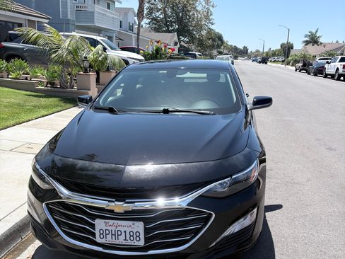 Used 2020 Chevrolet Malibu LT FWD image 2