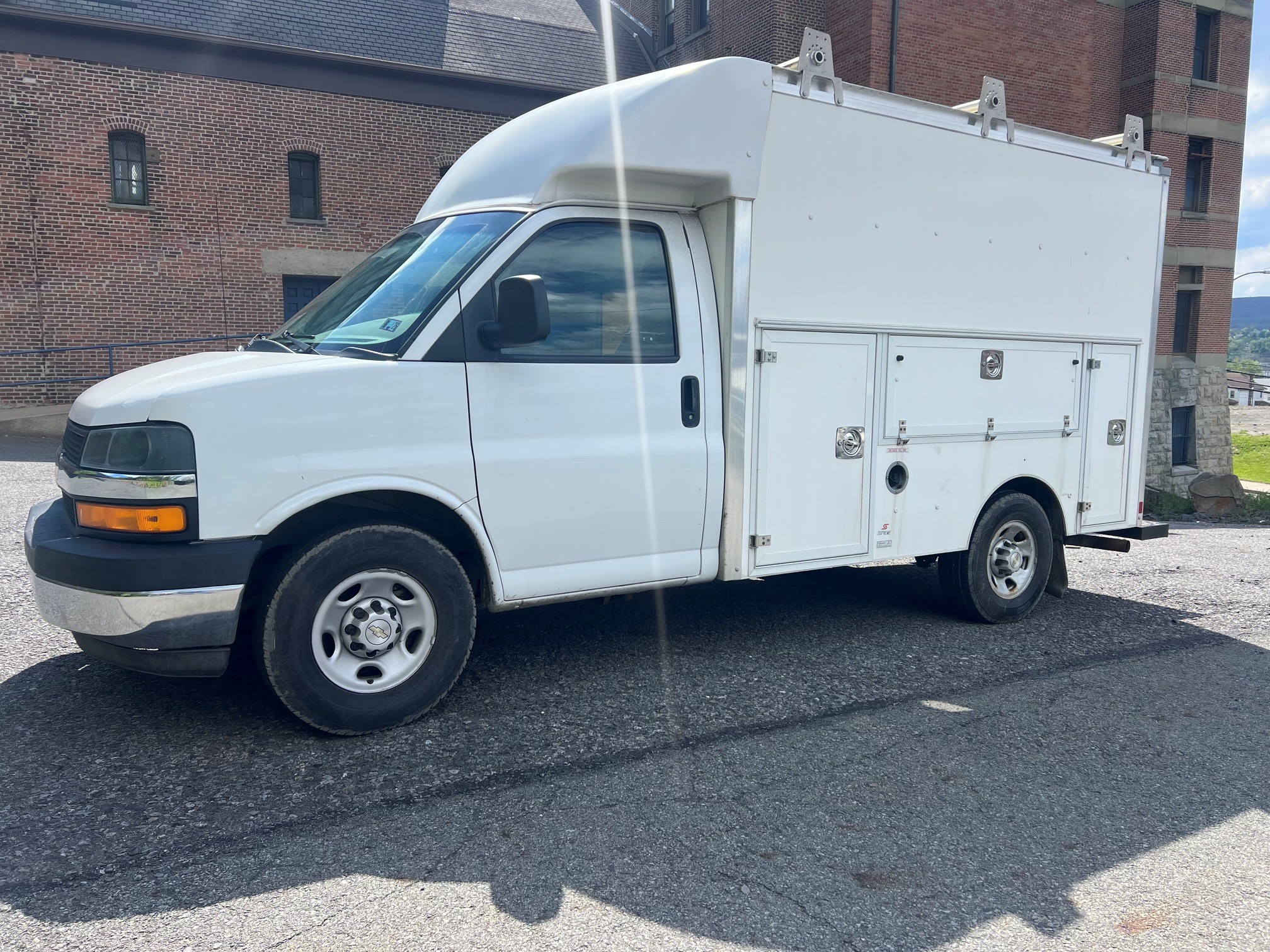 Used 2020 Chevrolet Express 3500 w/ Power Convenience Package RWD image 4