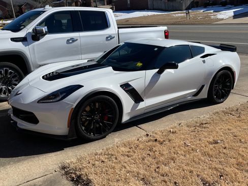 Used 2015 Chevrolet Corvette Z06 w/ 3LZ Preferred Equipment Group image 8