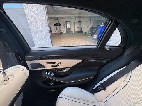 Used 2019 Mercedes-Benz S 560 Sedan image 16