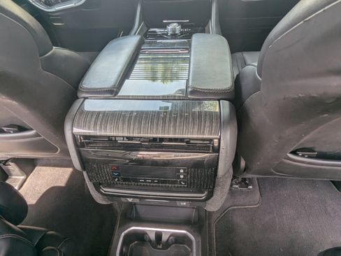 Used 2022 Jeep Wagoneer Series II w/ Rear Seat Video Group 1 AWD/4WD image 28