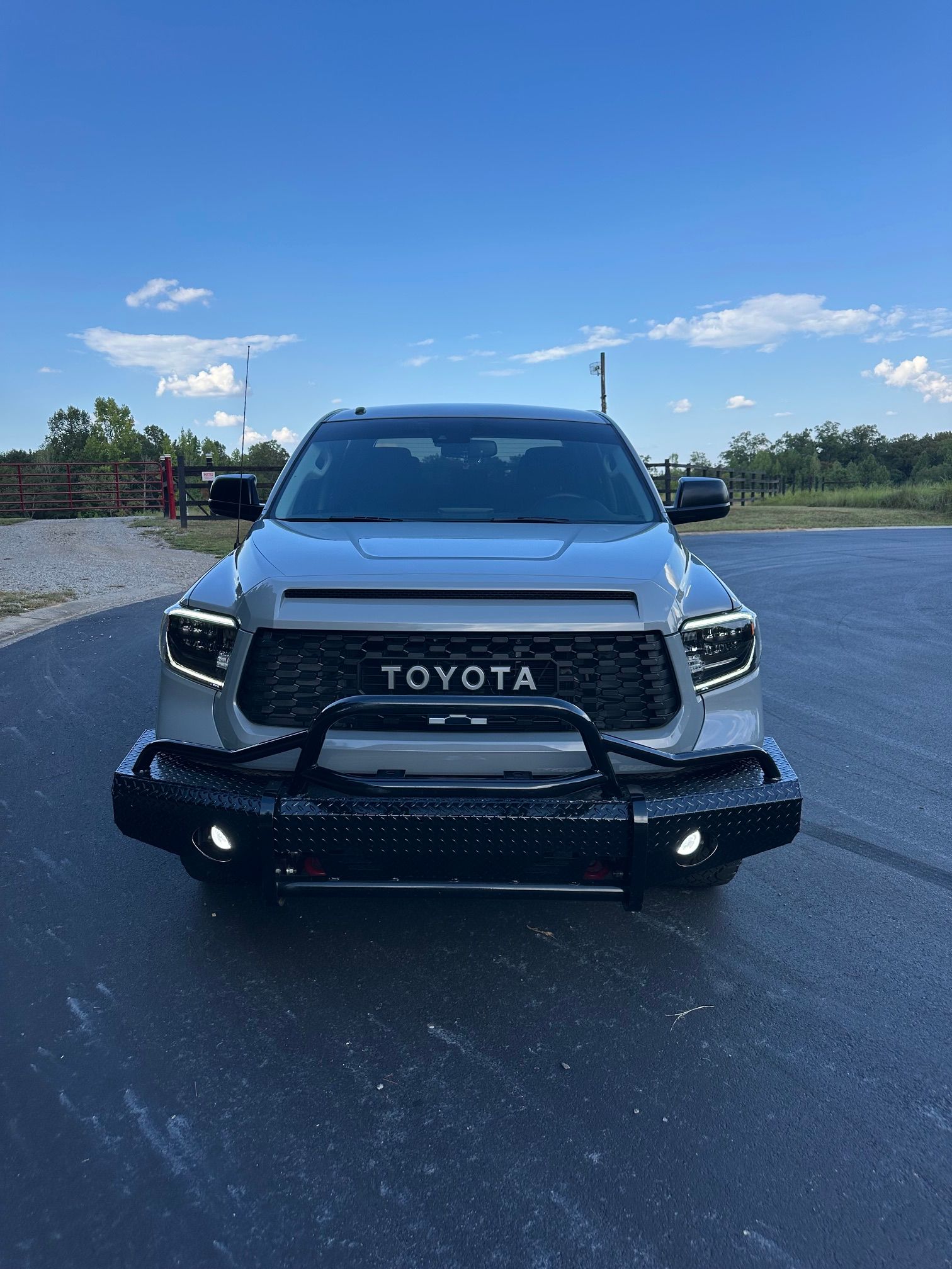 Used 2019 Toyota Tundra SR5 w/ SR5 Upgrade Package AWD/4WD image 2