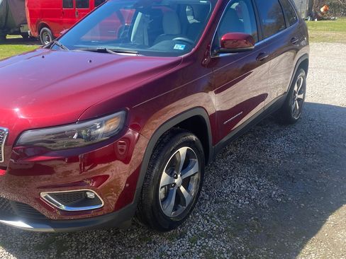 Used 2019 Jeep Cherokee Limited w/ Technology Group image 2