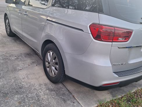 Used 2019 Kia Sedona L image 11