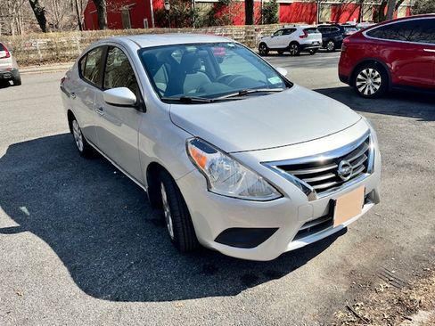 Used 2015 Nissan Versa SV image 2