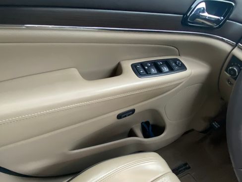 Used 2019 Jeep Grand Cherokee Overland AWD/4WD image 14