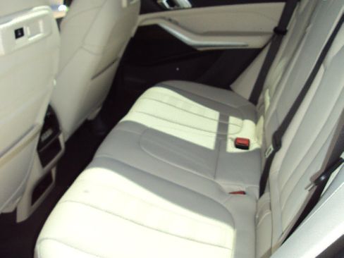 Used 2022 BMW X5 xDrive40i w/ M Sport Package image 27