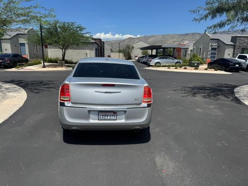 Used 2012 Chrysler 300 RWD image 5