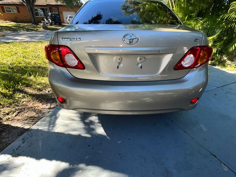 Used 2010 Toyota Corolla LE image 12
