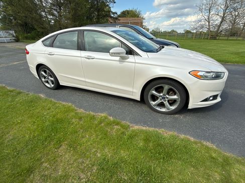 Used 2014 Ford Fusion SE w/ Equipment Group 201A FWD image 2