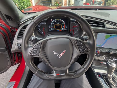 Used 2015 Chevrolet Corvette Z06 w/ 2LZ Preferred Equipment Group image 17