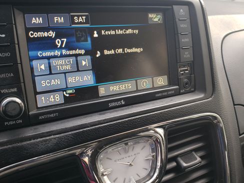 Used 2015 Chrysler Town & Country Touring w/ Driver Convenience Group image 10