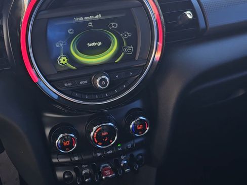Used 2017 MINI Cooper 4-Door Hardtop image 10