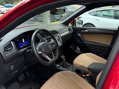 Used 2022 Volkswagen Tiguan SE AWD/4WD image 2