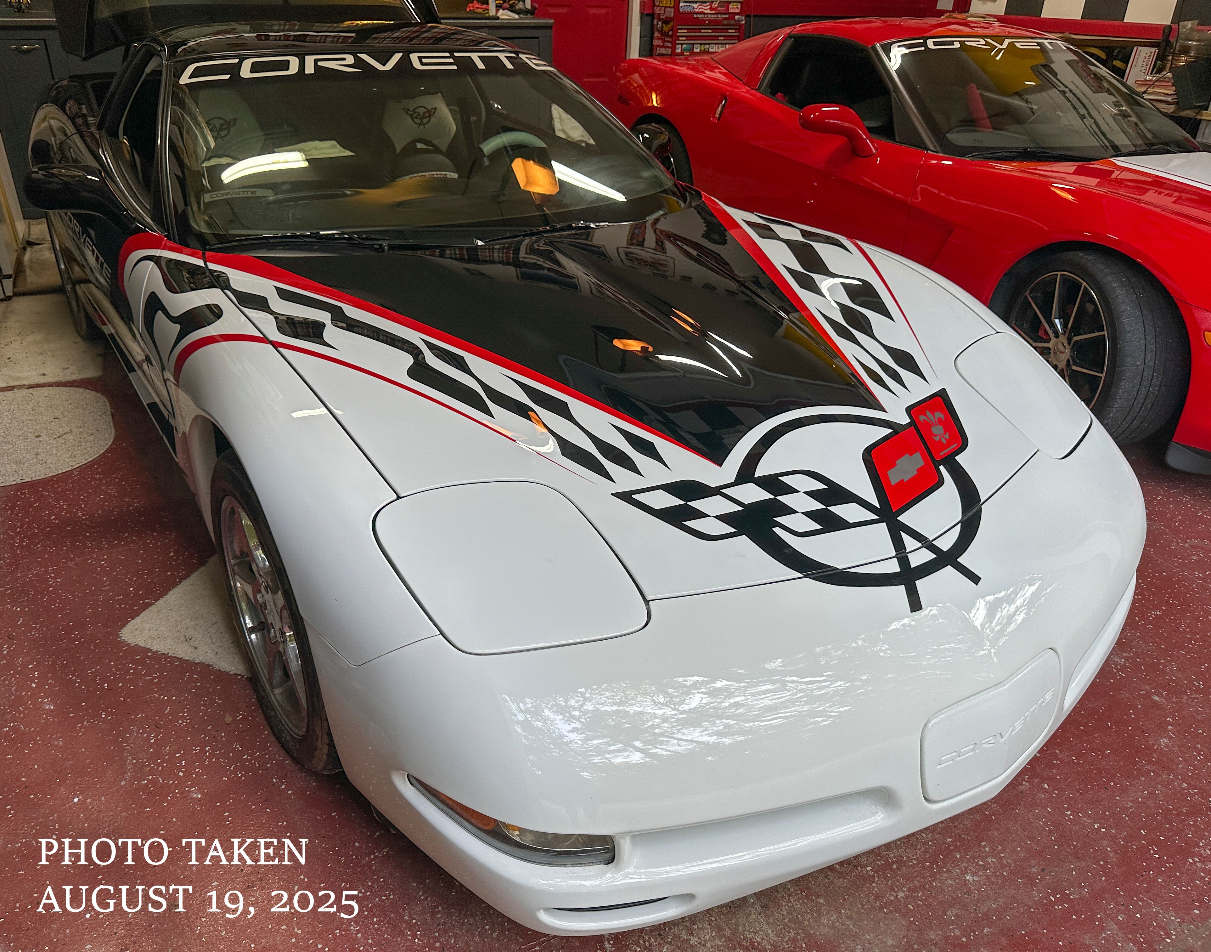 Used 1998 Chevrolet Corvette Coupe w/ Roof Pkg RWD image 1