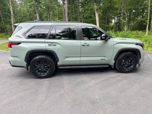 Used 2024 Toyota Sequoia Limited w/ TRD Off-Road Package AWD/4WD image 9