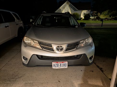 Used 2015 Toyota RAV4 LE FWD image 14